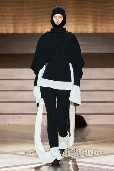 Look 11